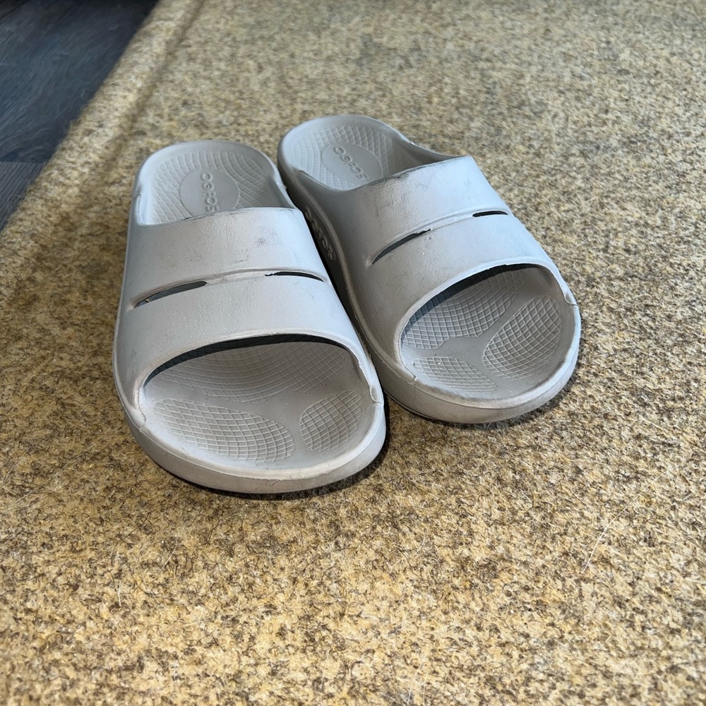 OOFOS Light Gray Slide Sandals - Picture 4 of 6